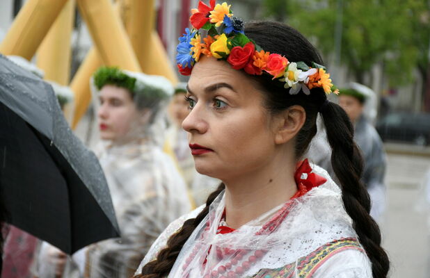 Tautastērpu gājiens "Uzvelc savu tautastērpu par godu Latvijai!" Daugavpilī. Foto: LETA