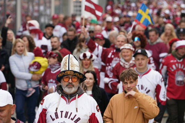 Līdzjutēji pirms pasaules hokeja čempionātā spēles. Foto: Edijs Pālens/LETA