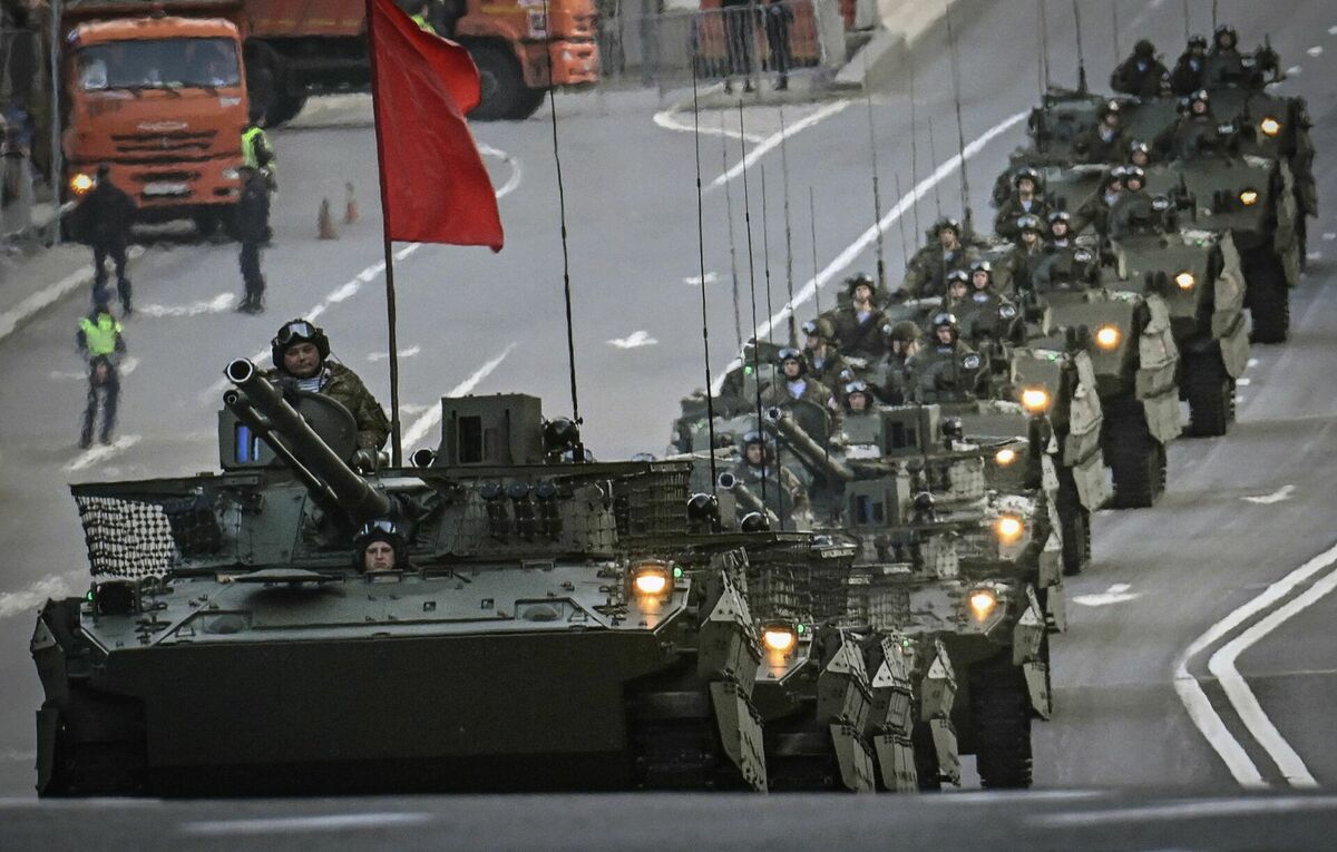 Okupantu tanki Maskavā. Foto: Alexander NEMENOV / AFP / Scanpix
