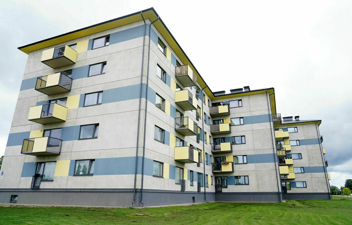 Zemas īres maksas nams Valmierā. Foto: Paula Čurkste/LETA