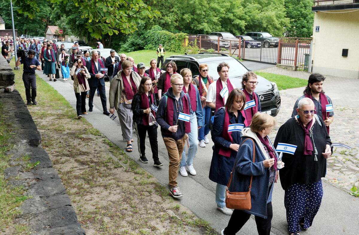 "Dzīvo gājiens". Foto: LETA