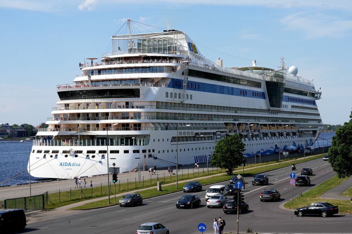 Kruīza līnijas kuģis "Aidadiva" Rīgas ostā. Foto: Evija Trifanova/LETA