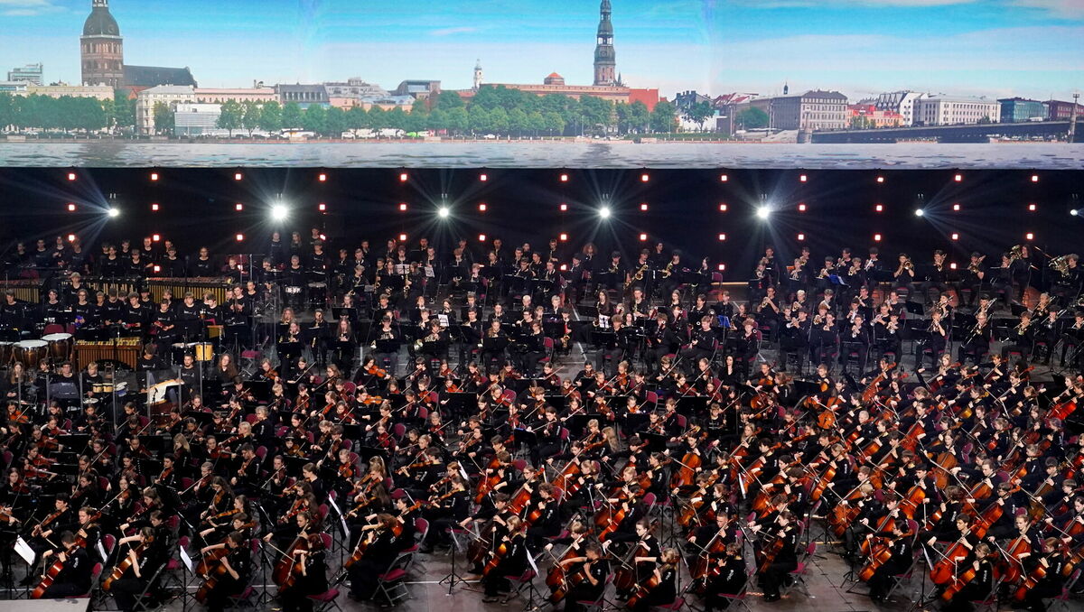XIII Latvijas Skolu jaunatnes dziesmu un deju svētku simfoniskās mūzikas lielkoncerts "Daudzskanīgais debesjums" ''Xiaomi'' arēnā. Foto: Zane Bitere/LETA