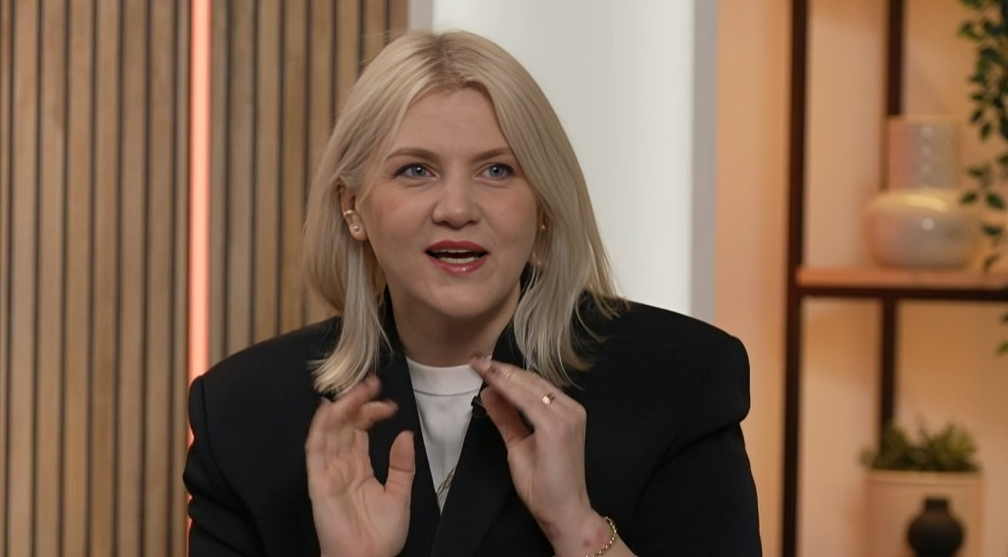 Ekrānuzņēmums no raidījuma "Aina studijā"