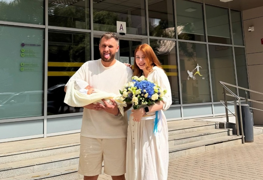 elina__pakalne's profile picture alfijs's profile picture alfijs and elina__pakalne/Instagram 