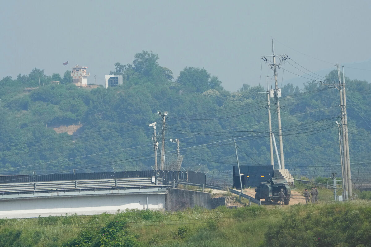 Dienvidkorejas un Ziemeļkorejas robeža. Foto: AP Photo/Ahn Young-joon/Scanpix