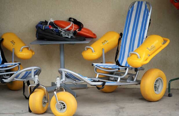 Peldkrēsls Vecāķu pludmalē. Foto: LETA