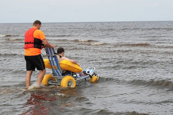 Peldkrēsls Vecāķu pludmalē. Foto: LETA