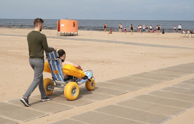 Peldkrēsls Vecāķu pludmalē. Foto: LETA