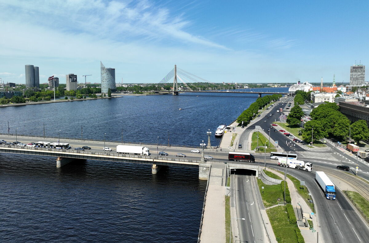 Akmens tilts pār Daugavu. Foto: Lita Millere/LETA