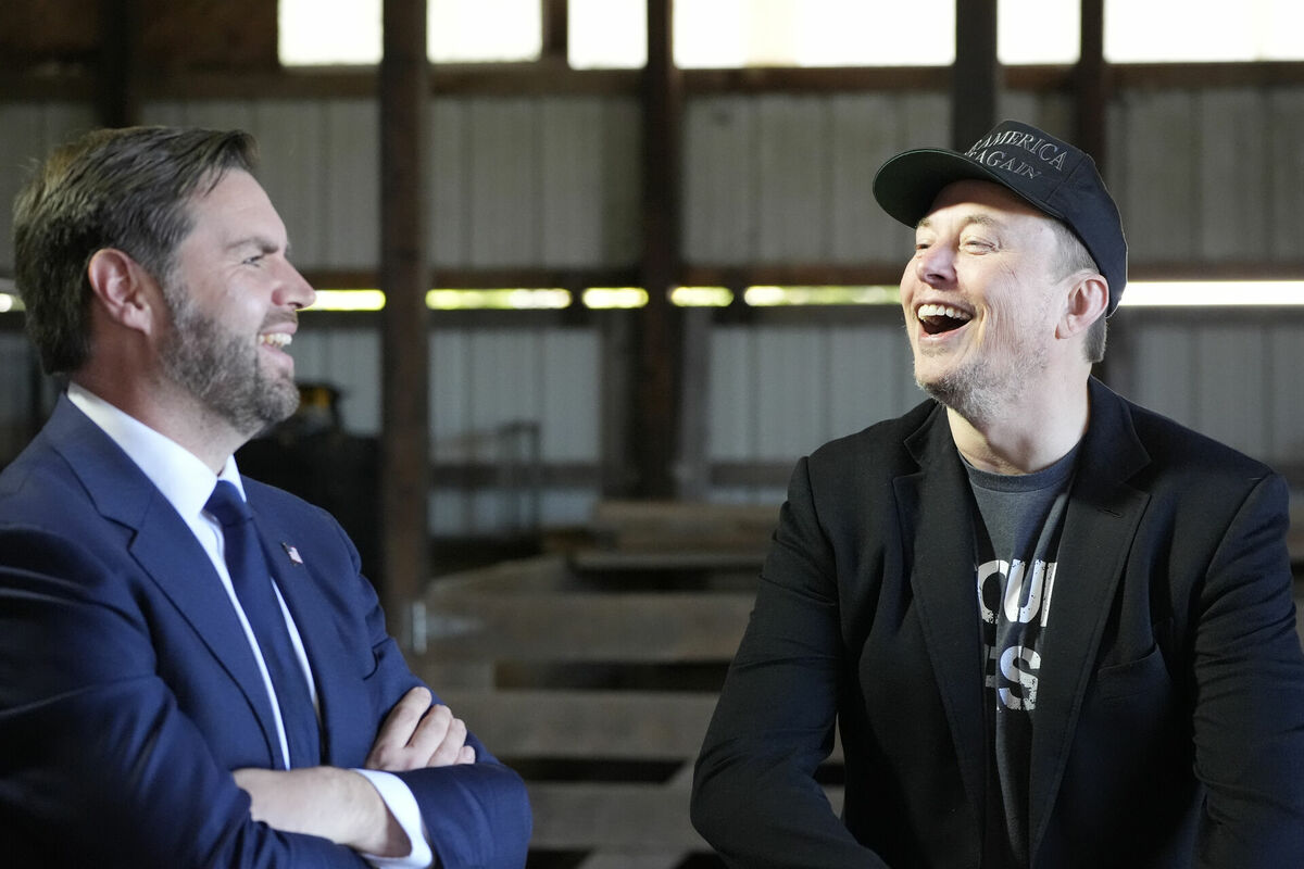 Džeimss Deivids Venss un Īlons Masks. Foto: AP Photo/Alex Brandon