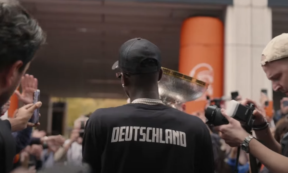 Deniss Šrēders. Foto: Ekrānšāviņš no Youtube