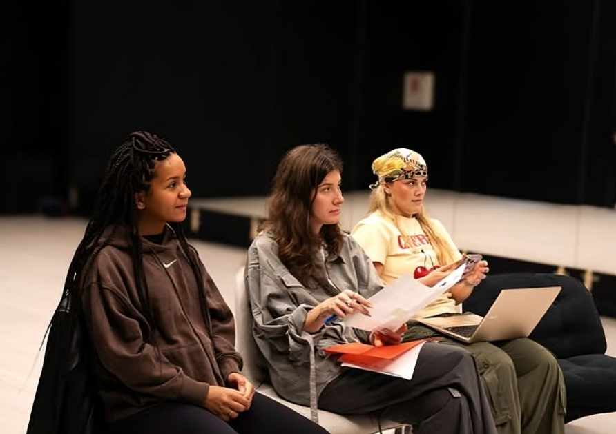 Aminata Dancers Concert "Big Girl" - Large Participant Selection - News Directory 3