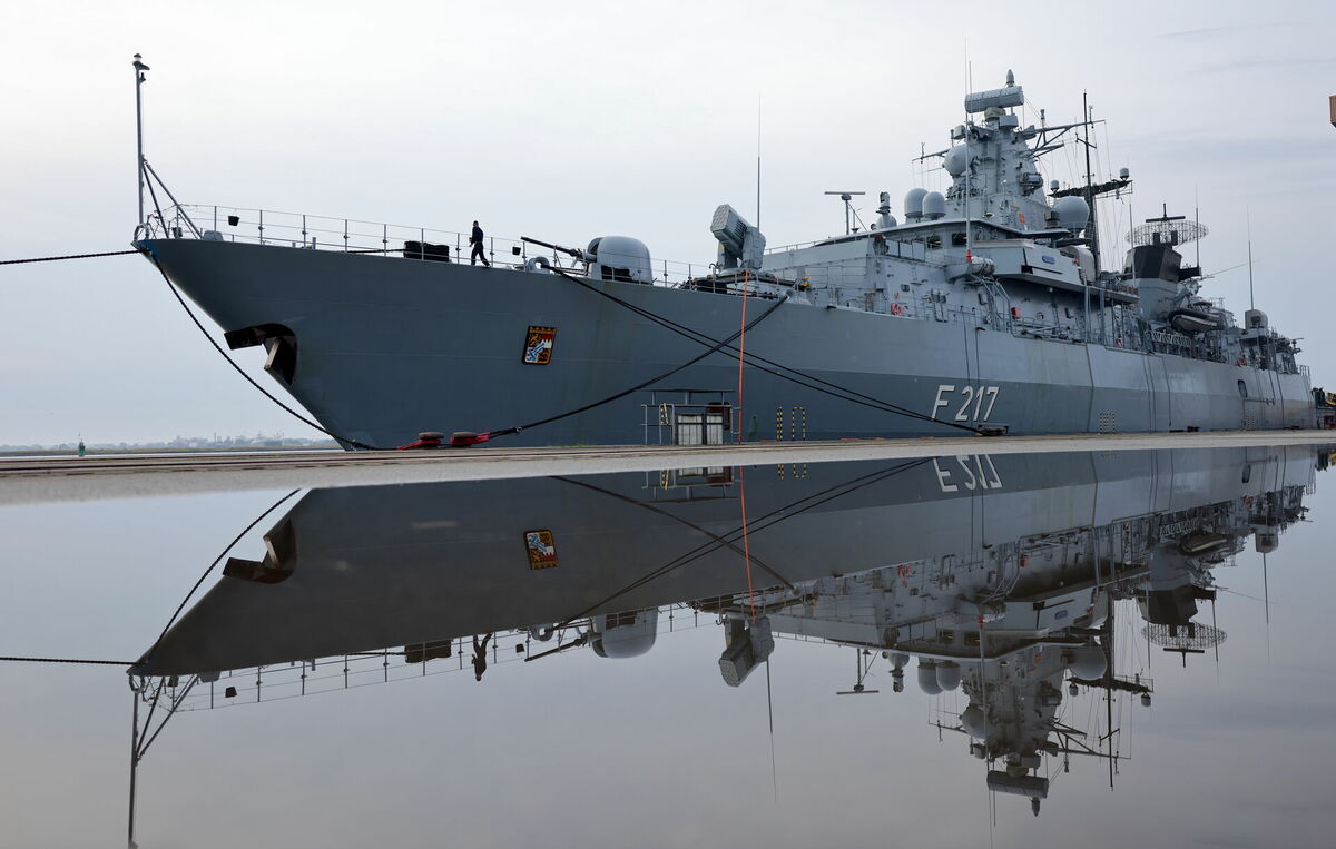 Militārais kuģis Vācijā. Foto: EPA/HANNIBAL HANSCHKE/Scanpix