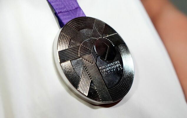 Rīgas lidostā sagaida sudraba medaļu izcīnījušo vieglatlēti Aneti Sietiņu. Foto: LETA