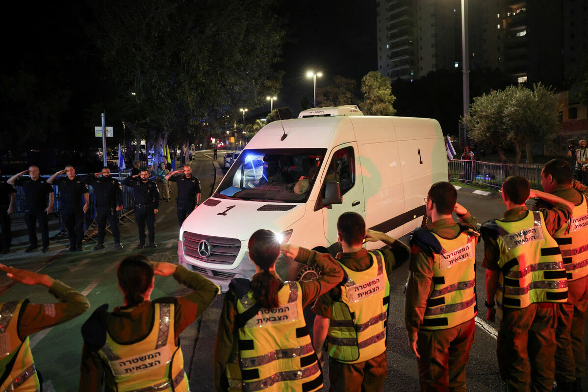Ķīlnieku nogādāšana Izraēlai. Foto: REUTERS/Stoyan Nenov