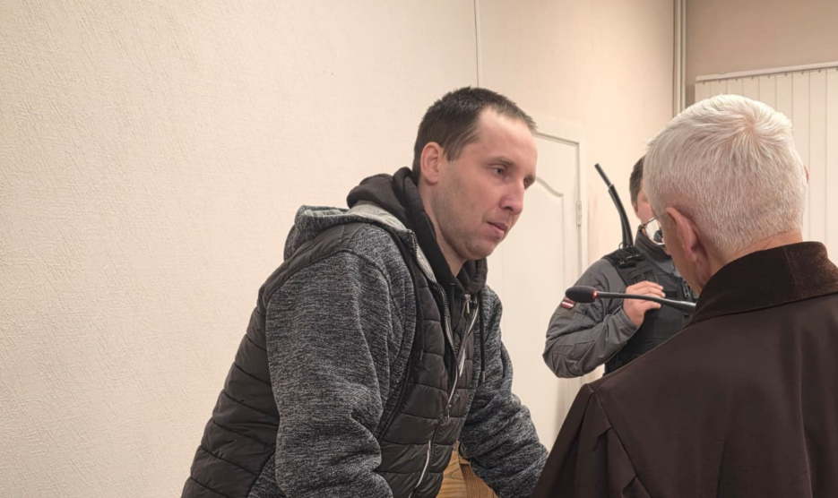 Justīnes slepkava un viņas tēvs Vladimirs Reinikovs. Foto: LTV