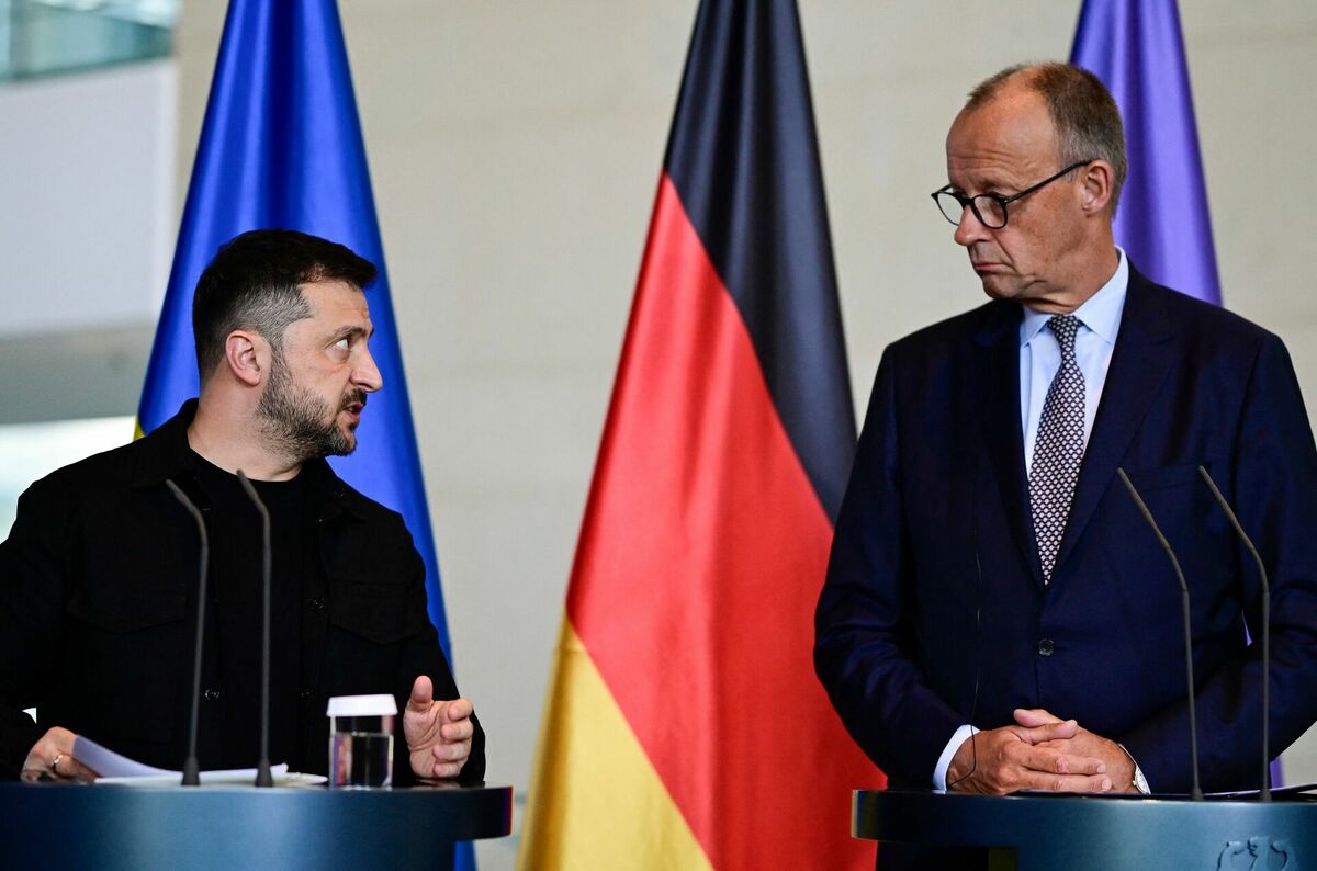 Ukrainas prezidents Volodimirs Zelenskis un Vācijas kanclers Frīdrihs Mercs. Foto: John MACDOUGALL / AFP