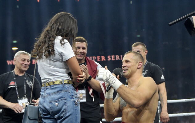 Mairis Briedis, 2019. gadā ringā, bildinot Jūliju. Foto: Ieva Makare/LETA