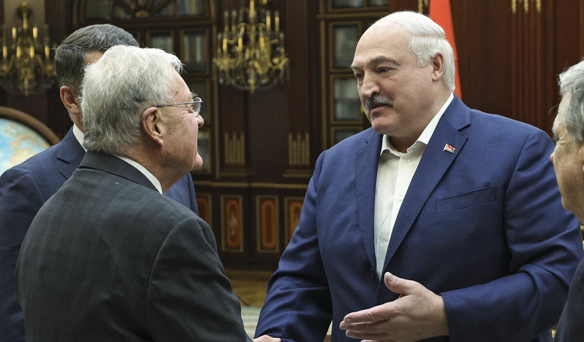 Kīts Kellogs un Aleksandrs Lukašenko. Foto EPA/Scanpix