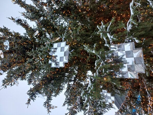 Rīgas galvenā egle Rātslaukumā. Foto: 360 Ziņas