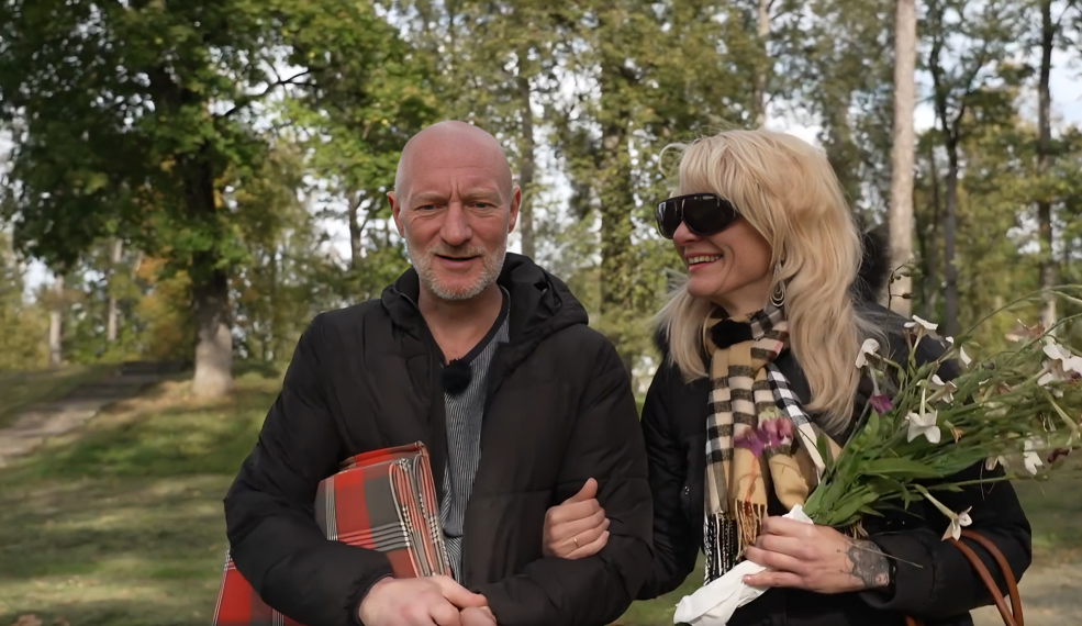 Ekrānuzņēmums no raidījuma "Ģimene burkā"