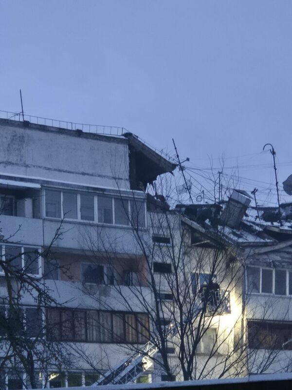 Ēkas jumta nogruvums tuvplānā. Foto: Inga, 360 Ziņas