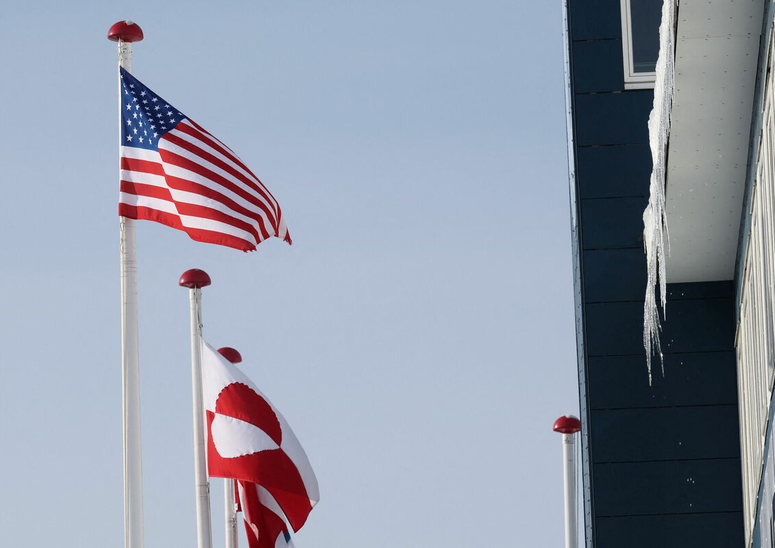 ASV un Grenlandes karogi. Foto: REUTERS/Leonhard Foeger/Scanpix