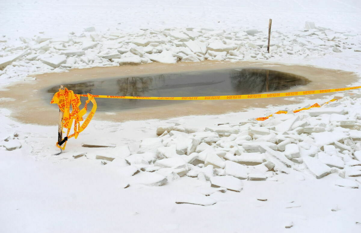 Madonas novadā izglābts ledū ielūzis cilvēks