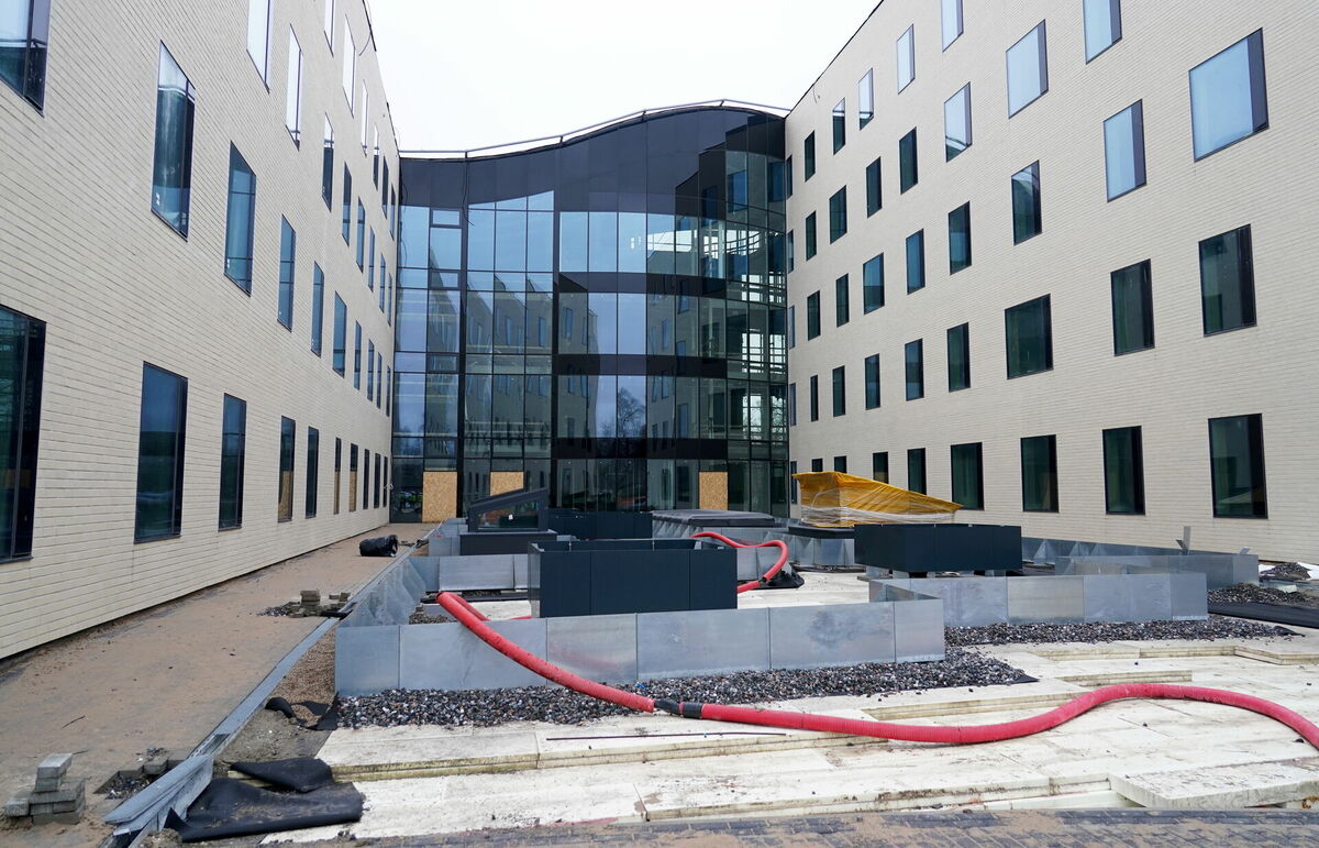 Paula Stradiņa klīniskās universitātes slimnīcas A2 korpusa būvdarbi. Foto: Ieva Leiniša/LETA