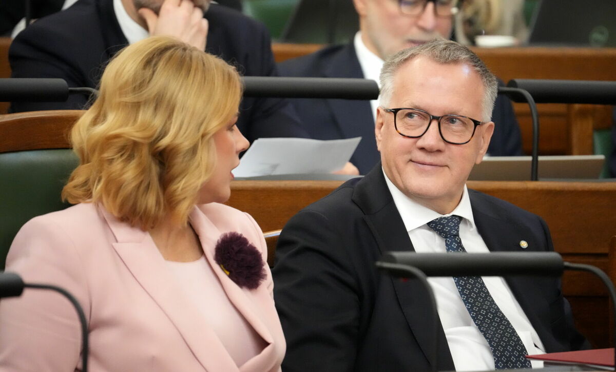 Ministru prezidente Evika Siliņa un finanšu ministrs Arvils Ašeradens. Foto: Edijs Pālens/LETA