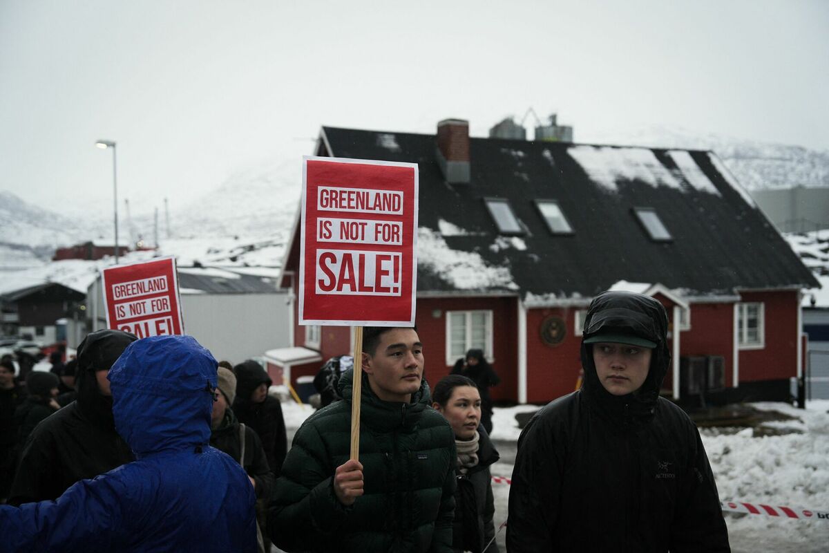 Protesti Grenlandē pret Donalda Trampa vēlmi to pārņemt ASV pārvaldībā. Foto: Alessandro RAMPAZZO / AFP