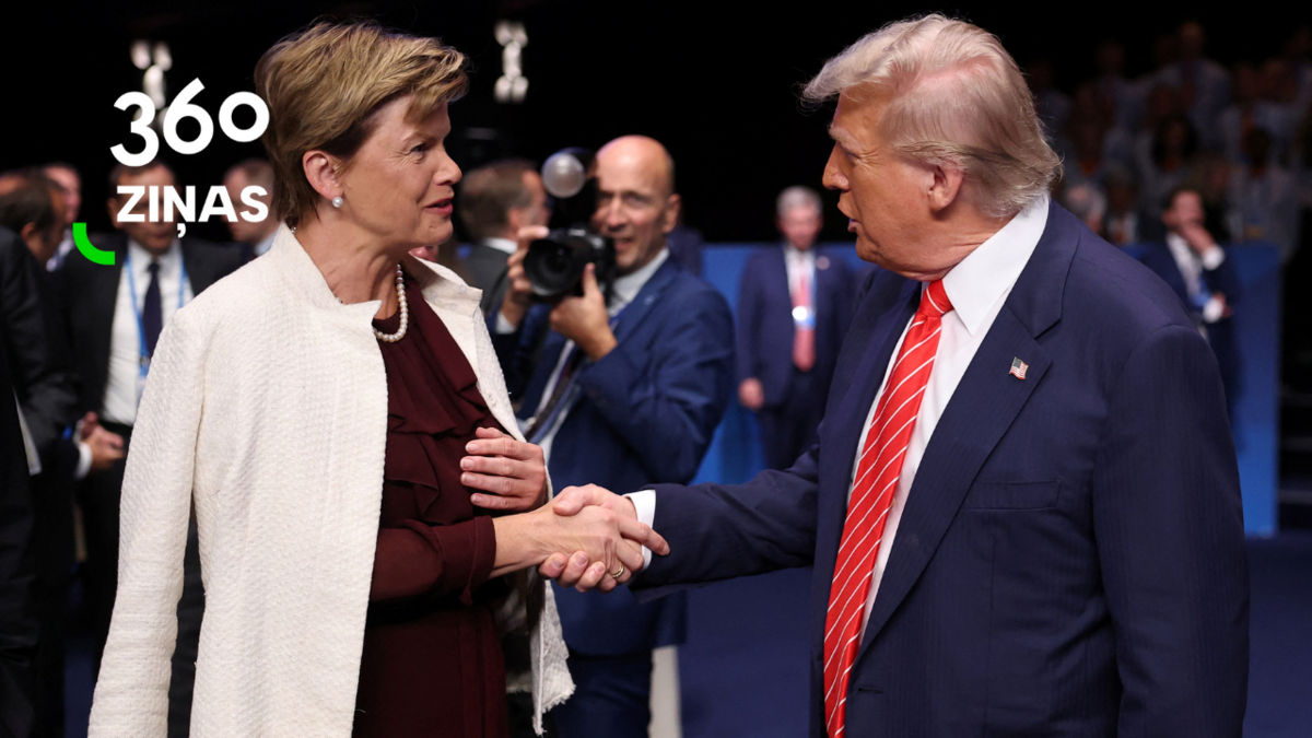 Baiba Braže un Donalds Tramps. Foto: REUTERS/Toby Melville