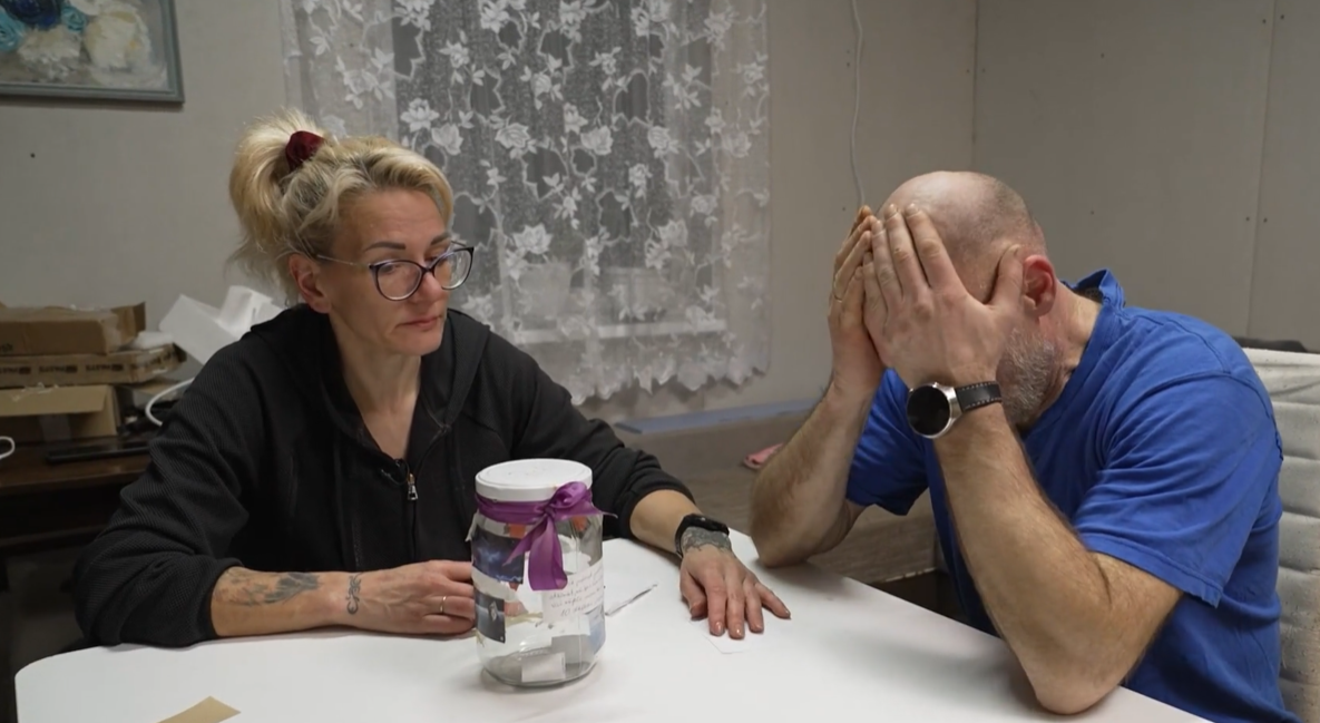 Ekrānuzņēmums no raidījuma "Ģimene burkā"