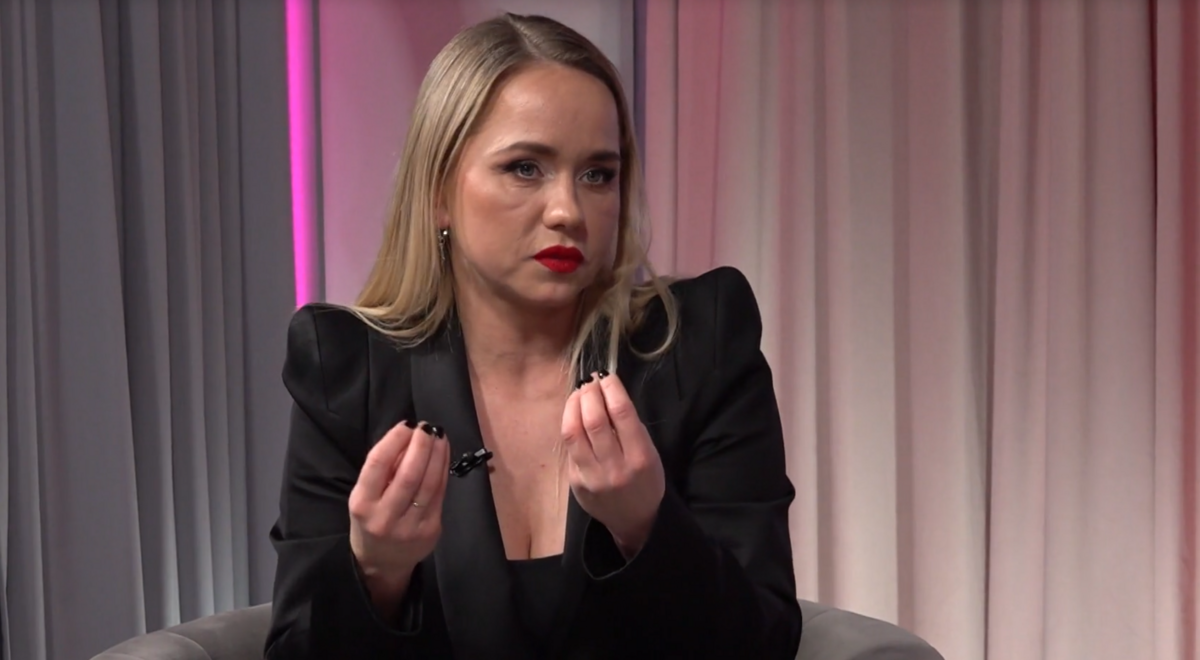 Ekrānuzņēmums no raidījuma "Kad viņas satiekas"