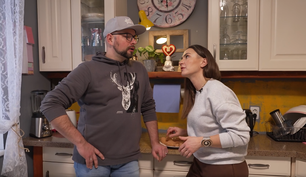 Ekrānuzņēmums no raidījuma "Ģimene burkā"