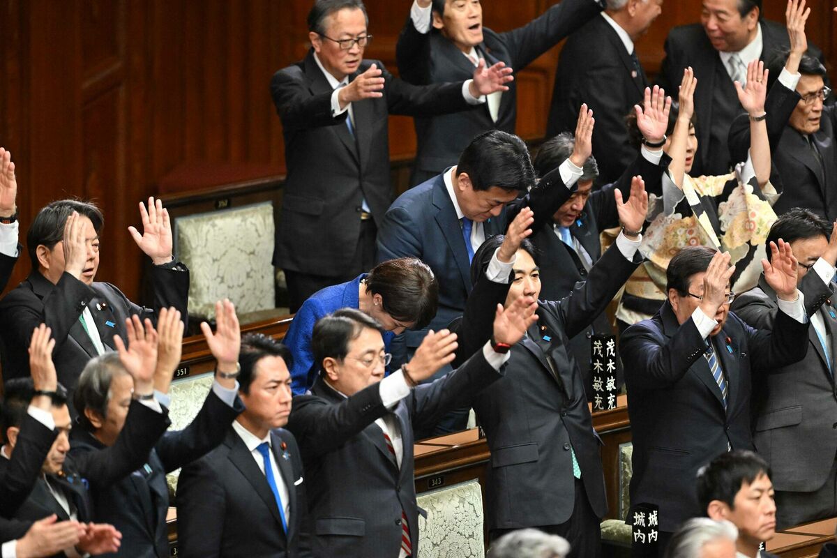 Japānas parlamenta politiķi. Foto: Kazuhiro NOGI / AFP / Scanpix