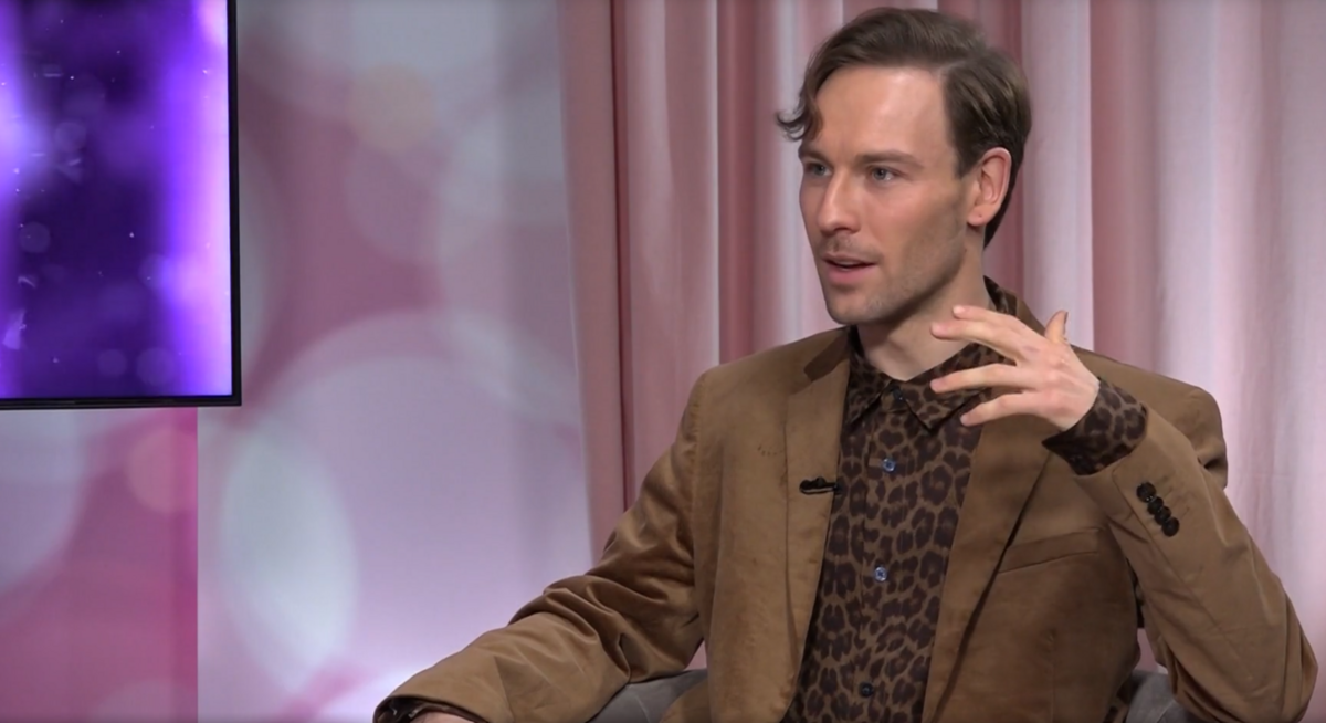 Ekrānuzņēmums no raidījuma "Kad viņas satiekas"