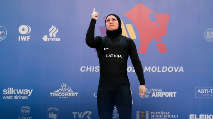 Rebeka Ibrahima pārsteidz sabiedrību – apbalvošanas ceremonijā parādās  jaunā ampluā