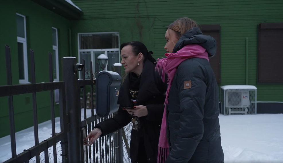 Ekrānuzņēmums no raidījuma "Ģimene burkā"