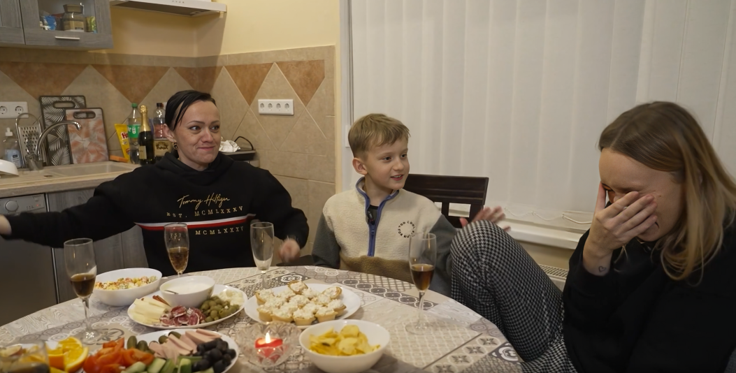 Ekrānuzņēmums no raidījuma "Ģimene burkā"