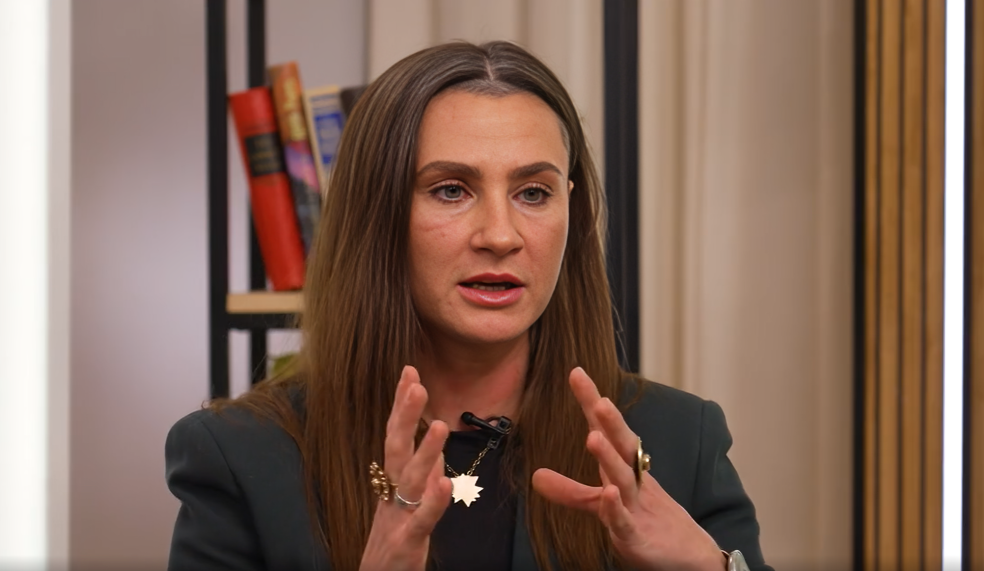 Ekrānuzņēmums no raidījuma "Burku studijā!"