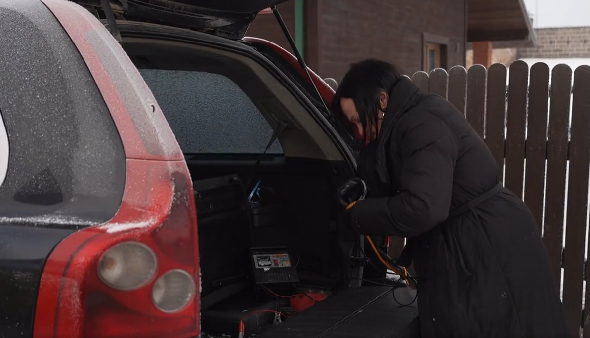 Ekrānuzņēmums no raidījuma "Ģimene burkā"