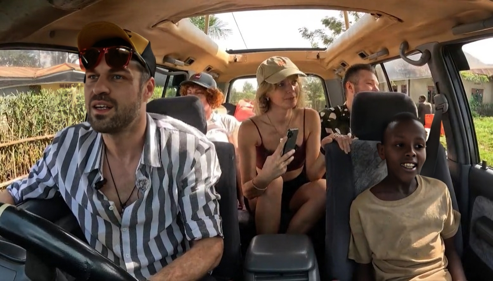 Ekrānuzņēmums no šova "Četri uz koferiem"