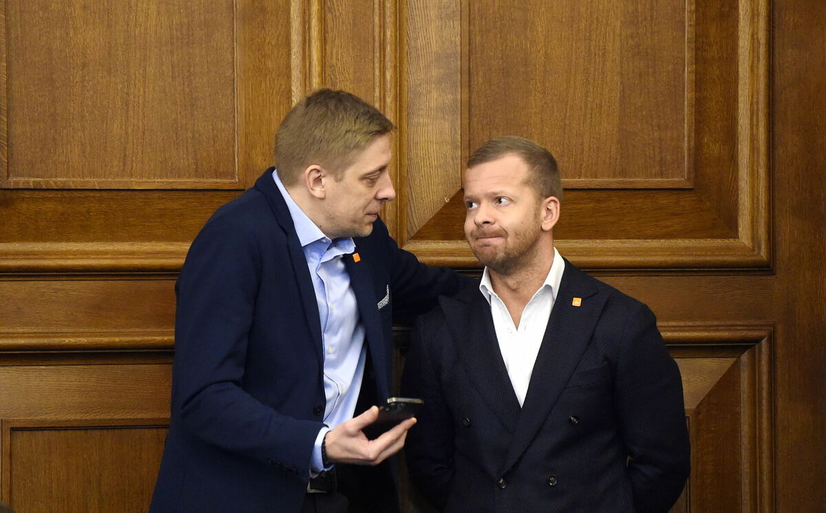Saeimas deputāti Igors Judins (no kreisās) un Aleksejs Rosļikovs. Foto: Zane Bitere/LETA