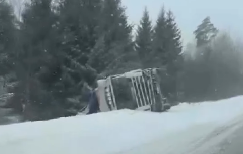 Avārija uz A5 šosejas piektdien, 13. februārī. Foto: Sadursme