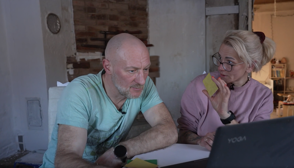 Ekrānuzņēmums no raidījuma "Ģimene burkā"