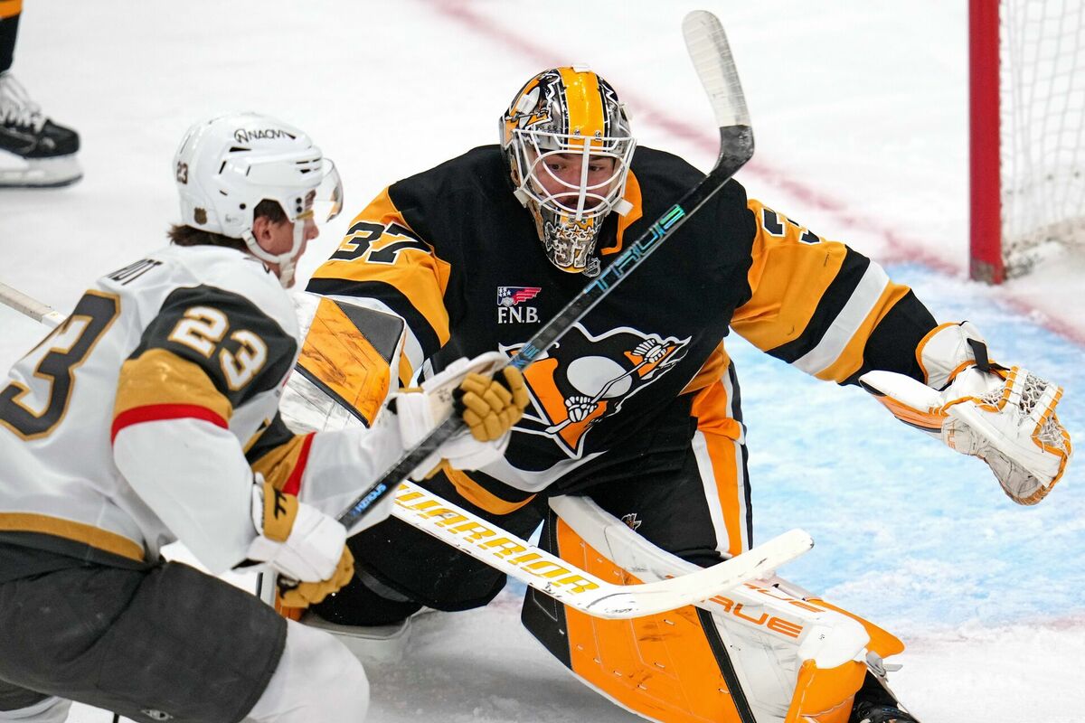 Artūrs Šilovs (37). Foto: AP Photo/Gene J. Puskar