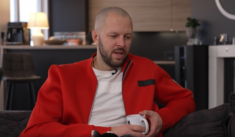 Ekrānuzņēmums no raidījuma "Ģimene burkā"