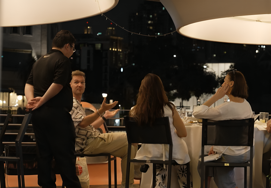 Ekrānuzņēmums no raidījuma "Četri uz koferiem"